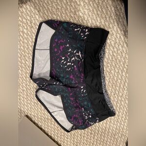 Lululemon shorts size 6